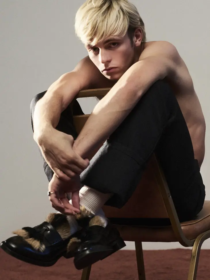SEXY Ross Lynch shirtless for The Last Magazine Fringues de séries